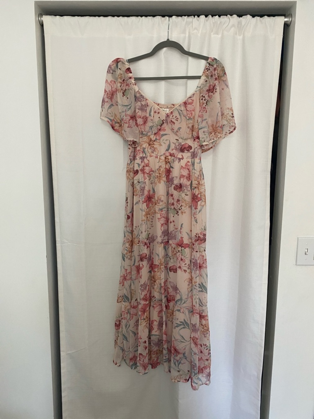 In Bloom NWOT Blush Floral Flutter-Sleeve Maxi Dress